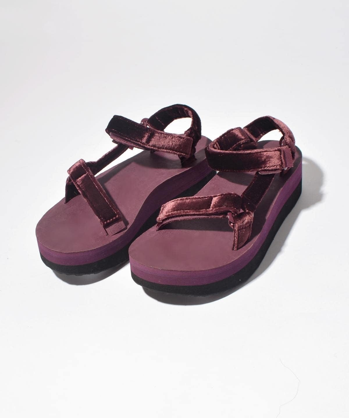 Teva Flatform Universal Velvet シューズ Ships 公式サイト 株式