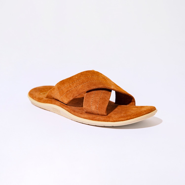 豊富なカラバリに加えてSHIPS別注モデルも揃う〈ISLAND SLIPPER